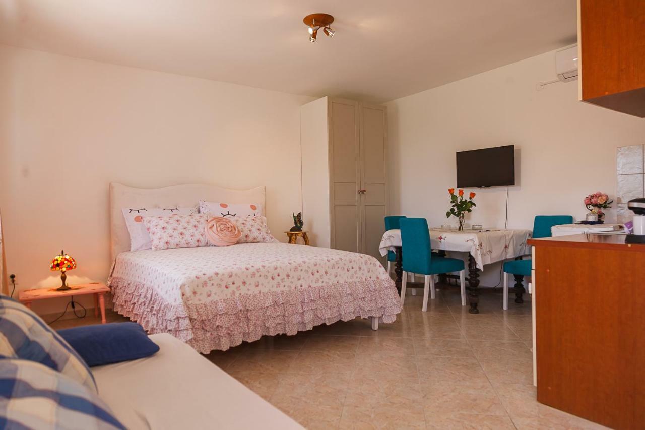 Castello Flower Apartment Kaštela Esterno foto