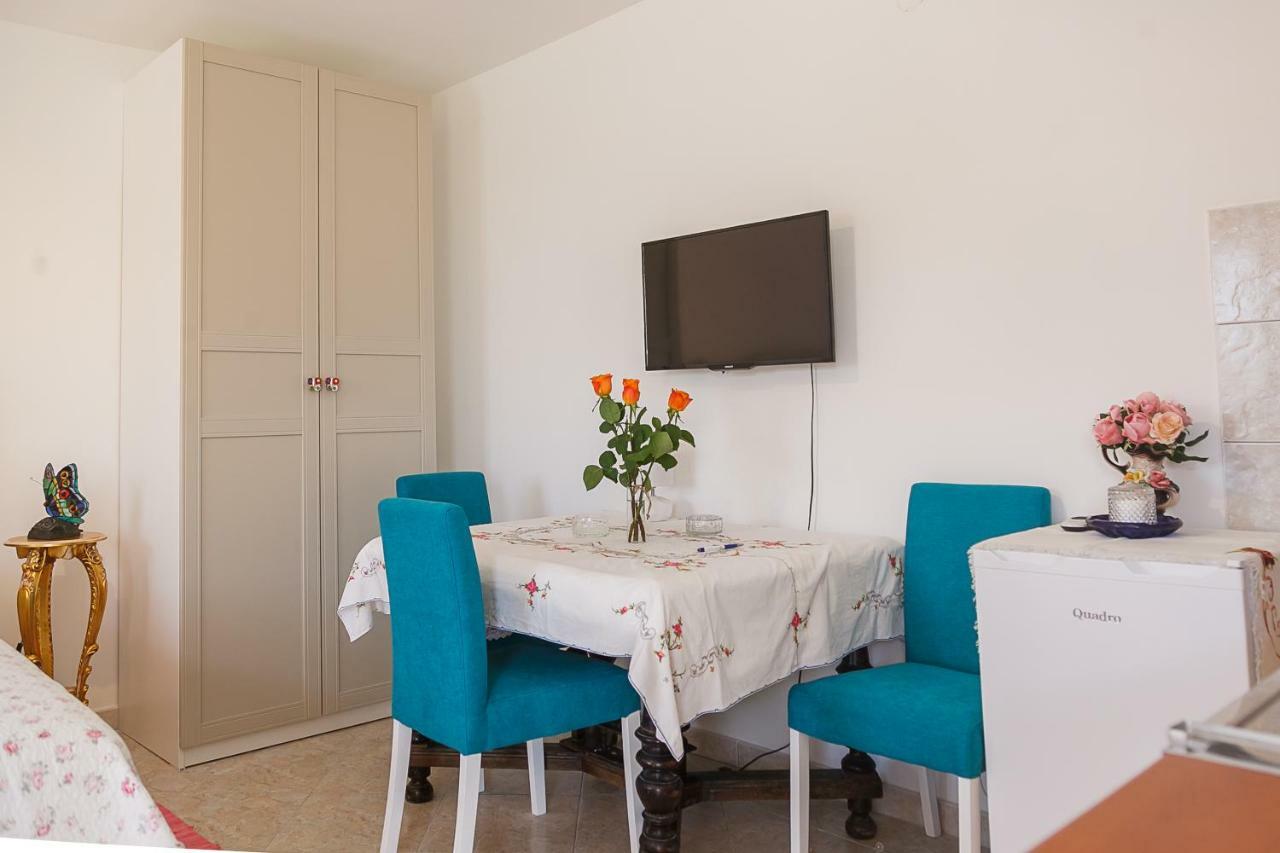 Castello Flower Apartment Kaštela Esterno foto